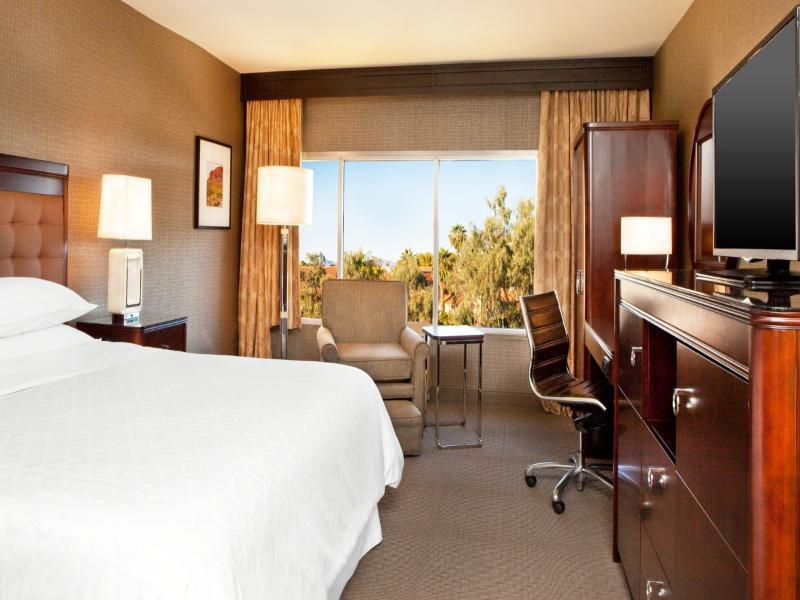Wyndham Phoenix Airport - 3*