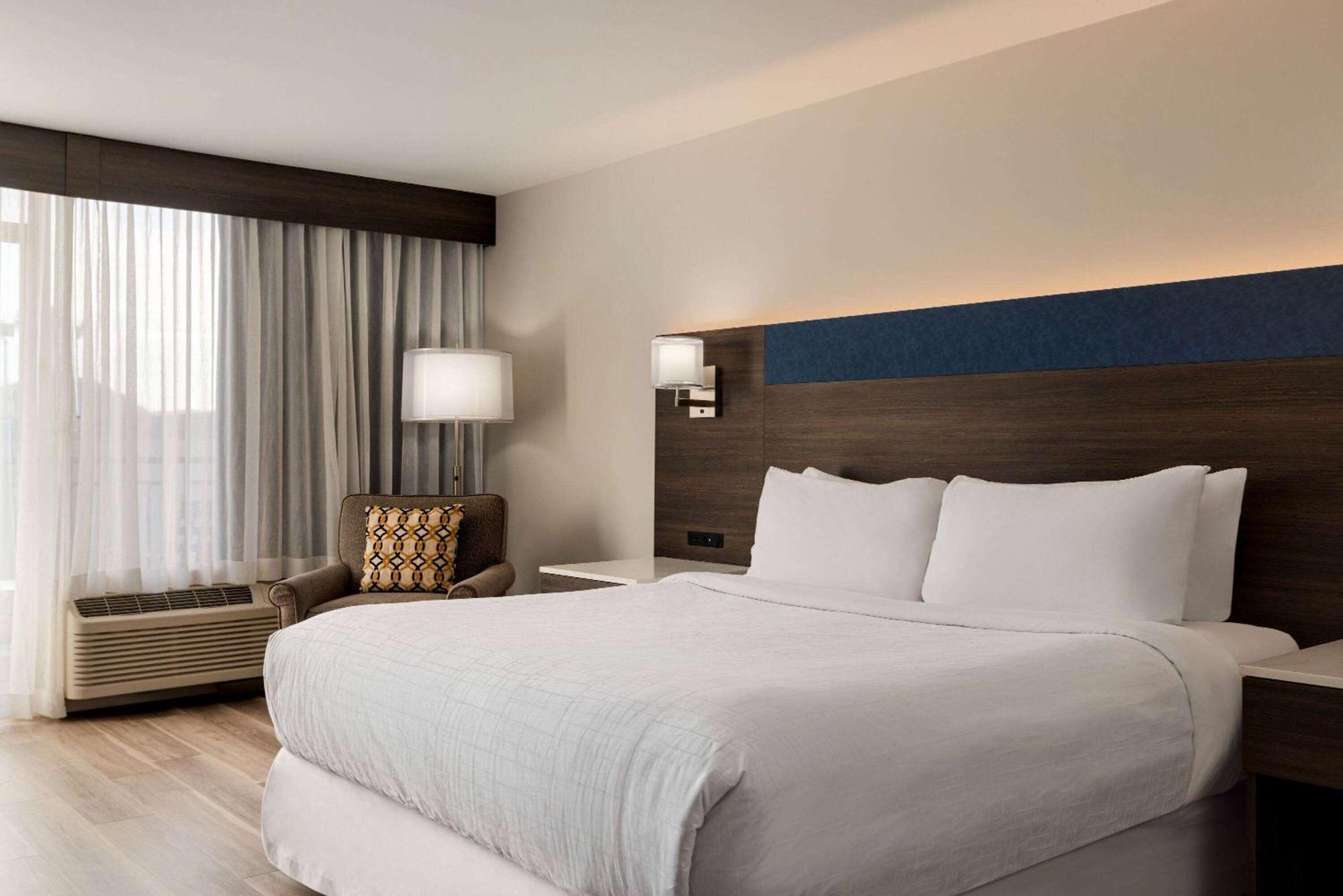 Wyndham Phoenix Airport - Hotel 3*